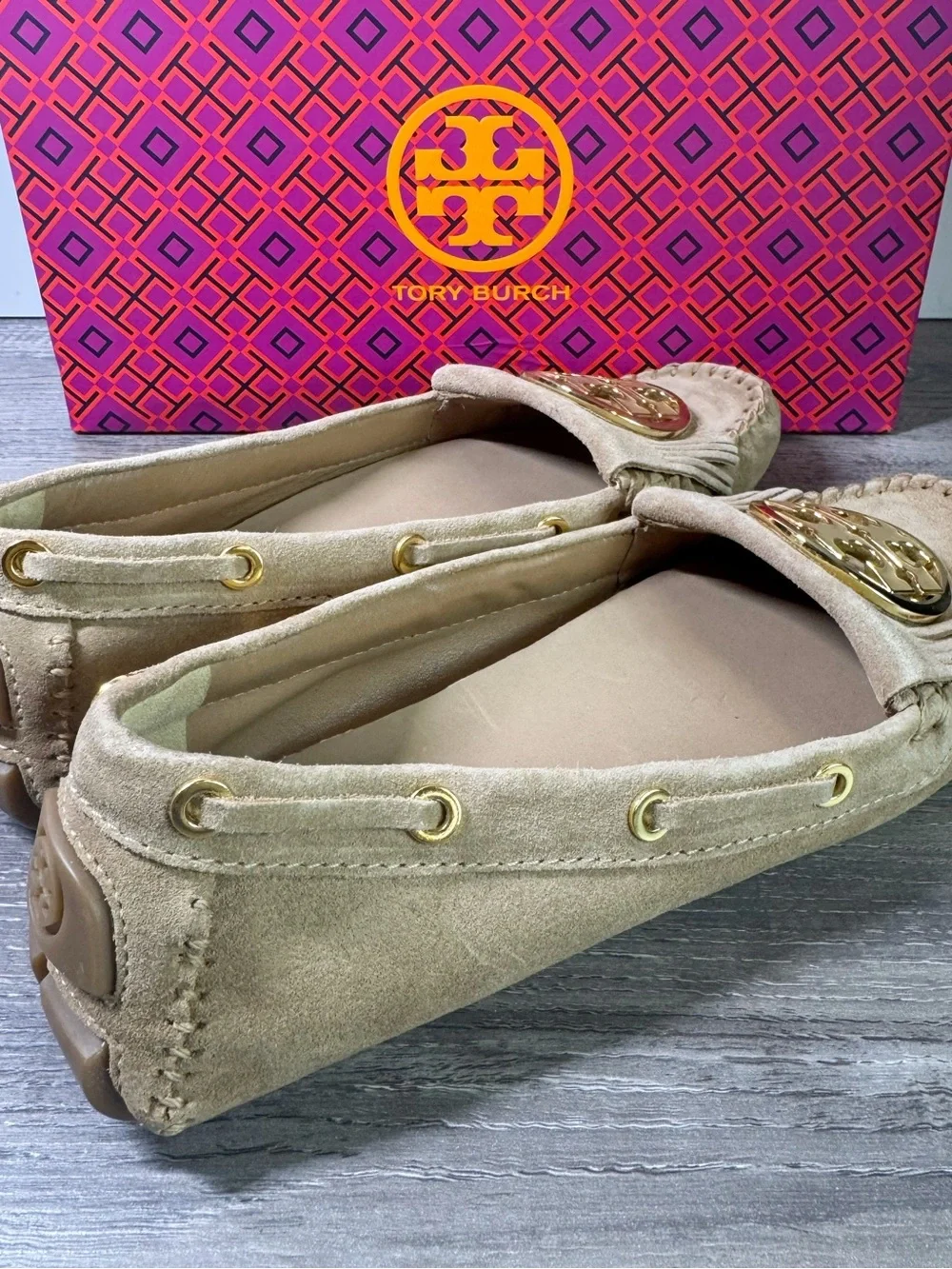 Tory Burch Alexandra Split Suede Fringe Moccasins with Gold Logo loafers sz8